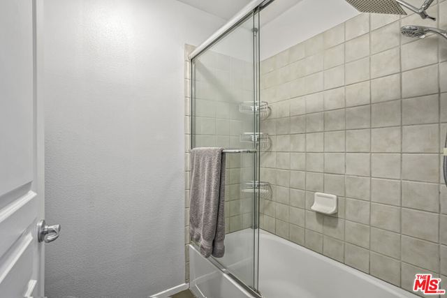 7320 Hawthorn Avenue 315, Los Angeles, CA 90046