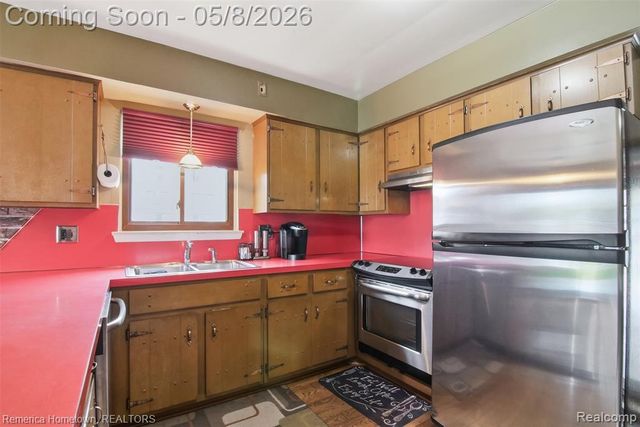 11337 Kennebec Avenue, Allen Park, MI 48101