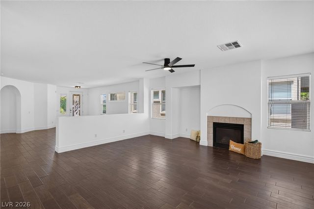 176 BROKEN PUTTER Way, Las Vegas, NV 89148