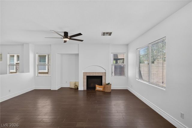 176 BROKEN PUTTER Way, Las Vegas, NV 89148