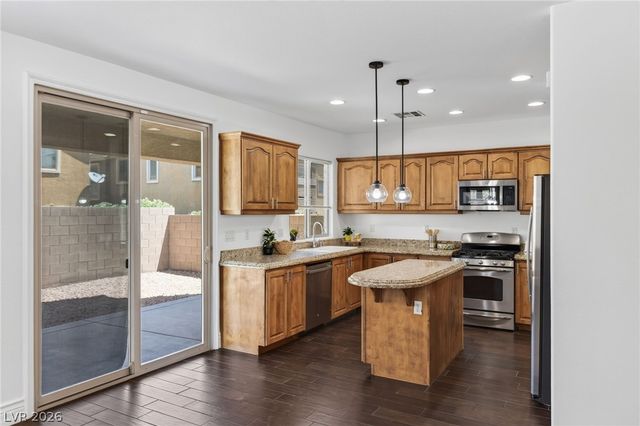 176 BROKEN PUTTER Way, Las Vegas, NV 89148