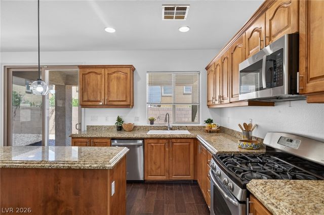 176 BROKEN PUTTER Way, Las Vegas, NV 89148