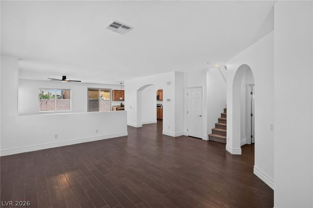 176 BROKEN PUTTER Way, Las Vegas, NV 89148