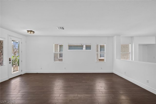 176 BROKEN PUTTER Way, Las Vegas, NV 89148