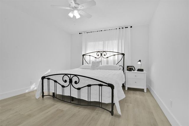 4111 NE 21st Way 201, Lighthouse Point, FL 33064