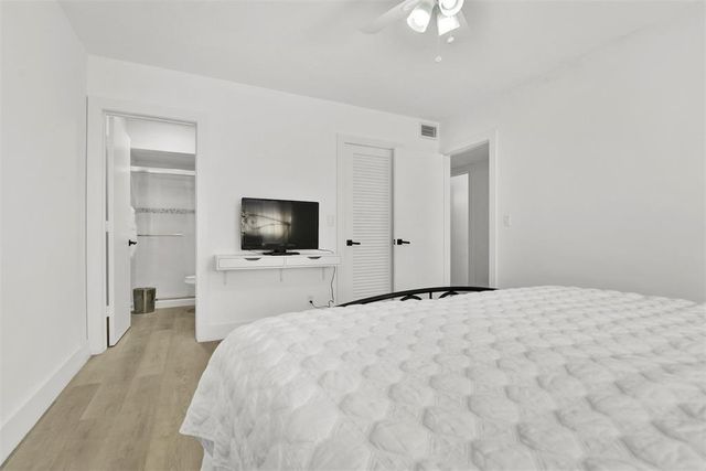 4111 NE 21st Way 201, Lighthouse Point, FL 33064