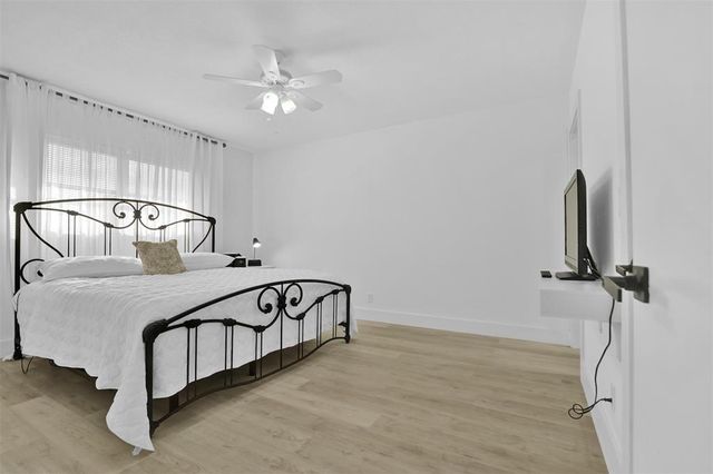 4111 NE 21st Way 201, Lighthouse Point, FL 33064