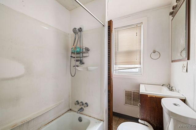 2488 Whitney Avenue, Niagara Falls, NY 14301