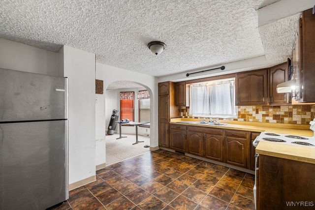 2488 Whitney Avenue, Niagara Falls, NY 14301