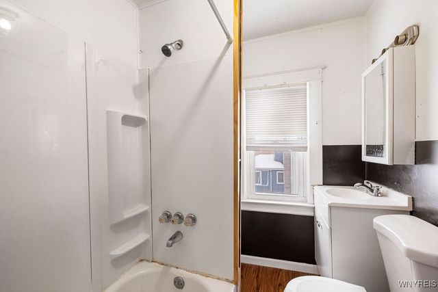 2488 Whitney Avenue, Niagara Falls, NY 14301