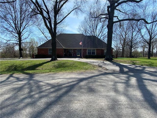 11 Skyline Drive, Adrian, MO 64720