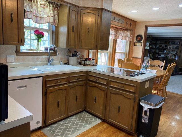 11 Skyline Drive, Adrian, MO 64720