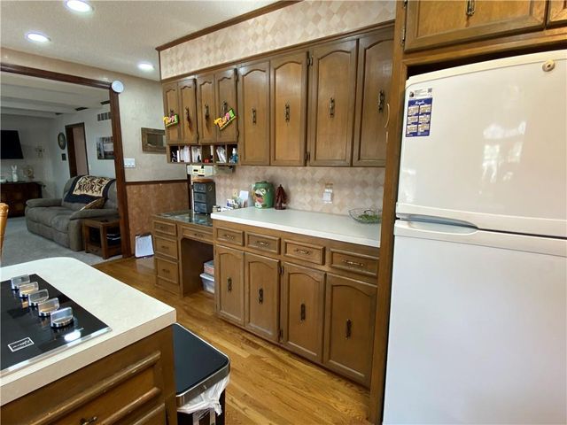 11 Skyline Drive, Adrian, MO 64720