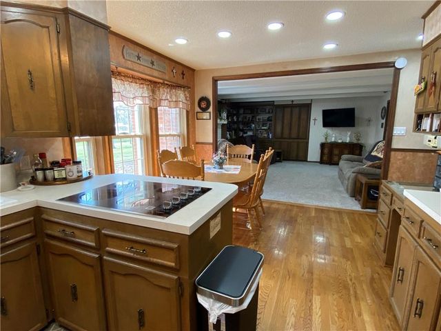 11 Skyline Drive, Adrian, MO 64720