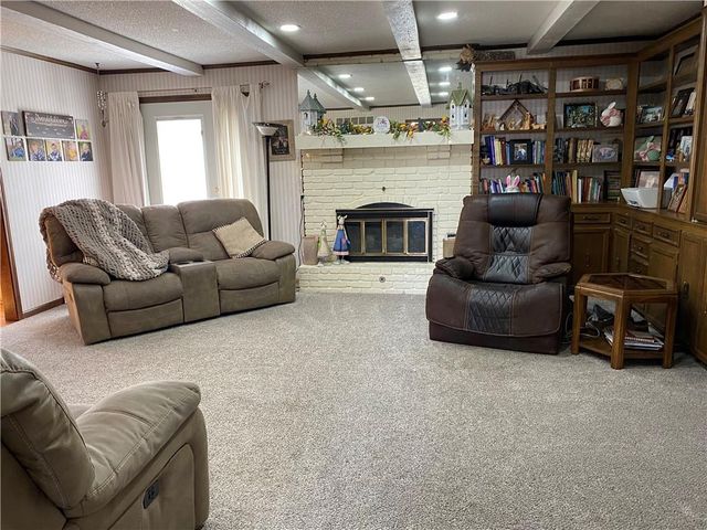 11 Skyline Drive, Adrian, MO 64720