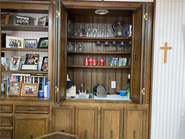 11 Skyline Drive, Adrian, MO 64720