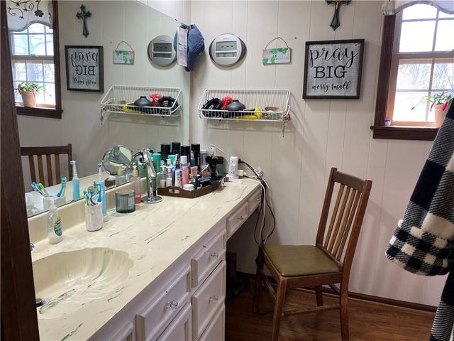 11 Skyline Drive, Adrian, MO 64720