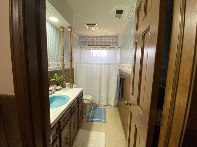 11 Skyline Drive, Adrian, MO 64720