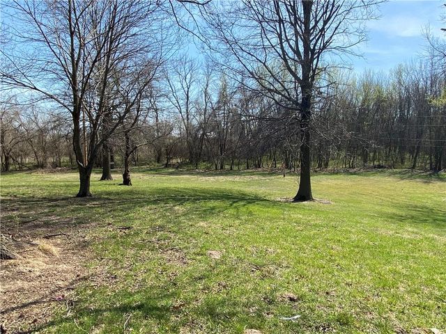 11 Skyline Drive, Adrian, MO 64720