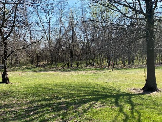 11 Skyline Drive, Adrian, MO 64720