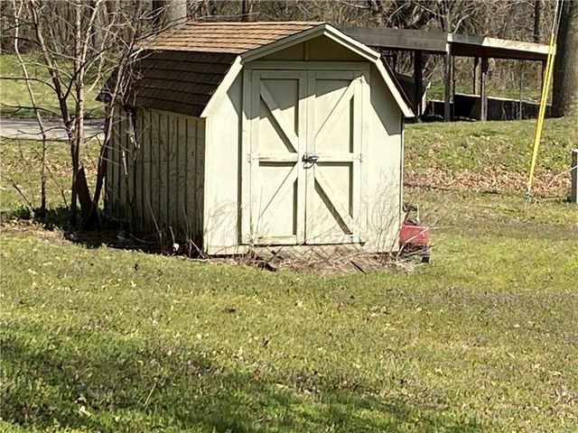 11 Skyline Drive, Adrian, MO 64720