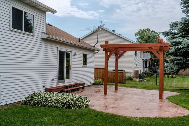 3317 Westmoor Drive, Moorhead, MN 56560
