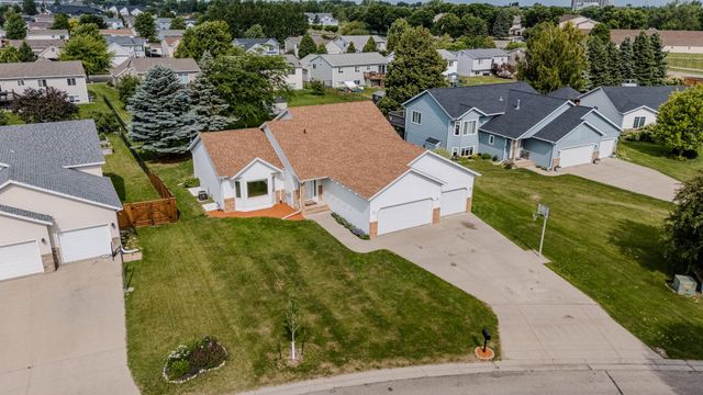 3317 Westmoor Drive, Moorhead, MN 56560