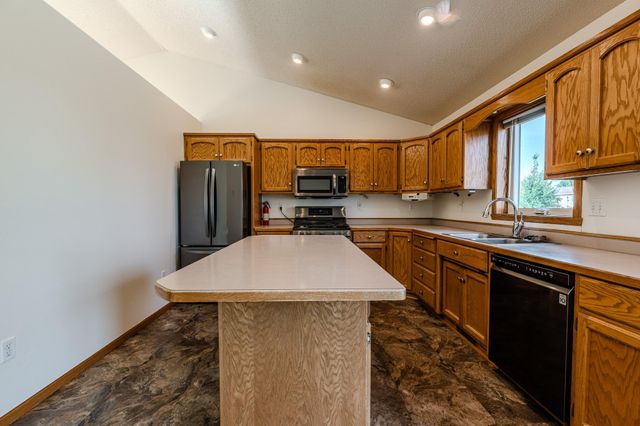 3317 Westmoor Drive, Moorhead, MN 56560