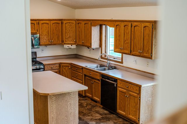 3317 Westmoor Drive, Moorhead, MN 56560