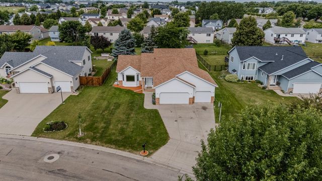 3317 Westmoor Drive, Moorhead, MN 56560