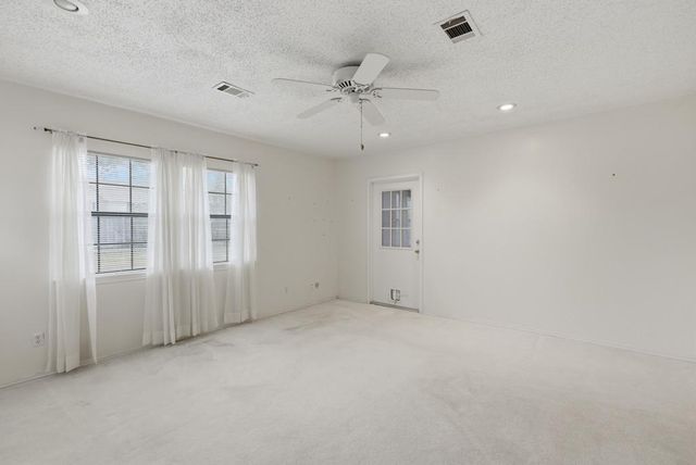 205 Sunshine DR, Georgetown, TX 78628