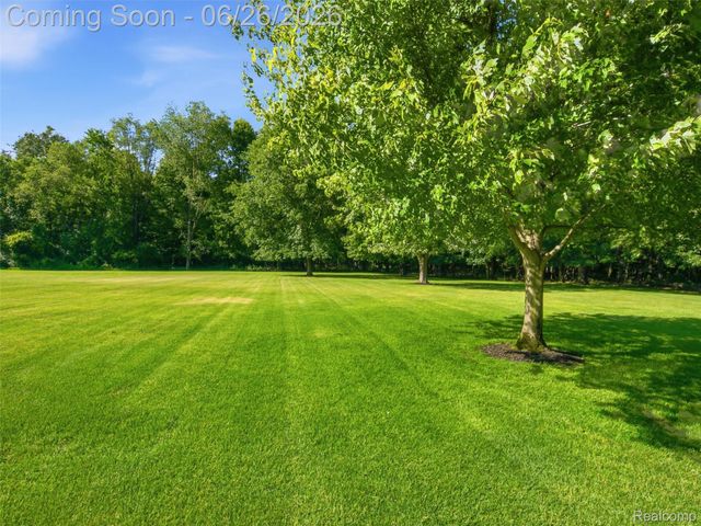 4974 Menominee Lane, Independence Charter Township, MI 48348