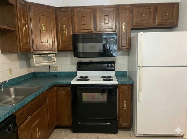 141 Essex St B4, Saugus, MA 01906