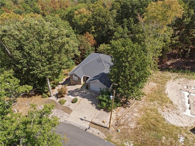 16 Bromyard Lane, Bella Vista, AR 72714