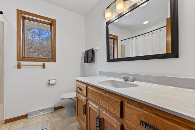 N6119 Willow CIRCLE, Sullivan, WI 53178