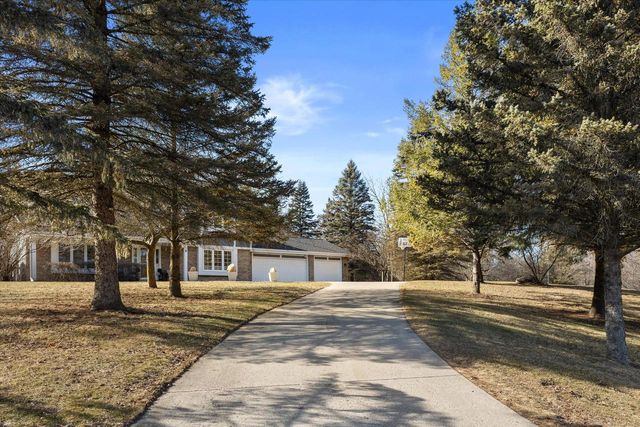 N6119 Willow CIRCLE, Sullivan, WI 53178