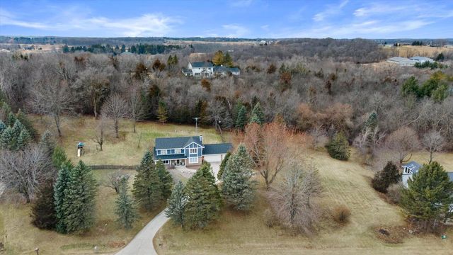 N6119 Willow CIRCLE, Sullivan, WI 53178