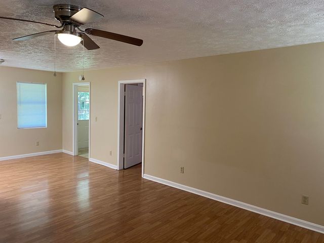 141 HIDEAWAY SQ, Selmer, TN 38375