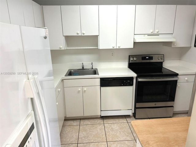 7400 Miami Lakes Dr D206, Miami Lakes, FL 33014