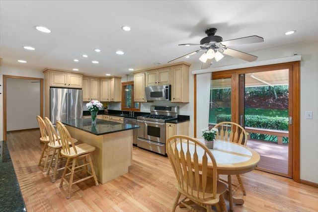 5 Plaza Avenue, Hudson, NH 03051