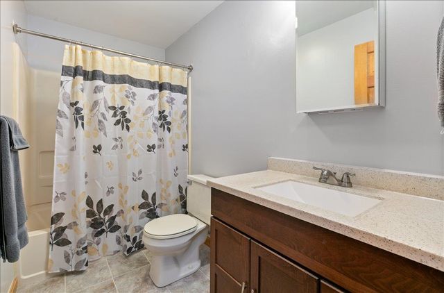 5 Plaza Avenue, Hudson, NH 03051