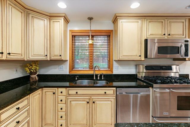 5 Plaza Avenue, Hudson, NH 03051