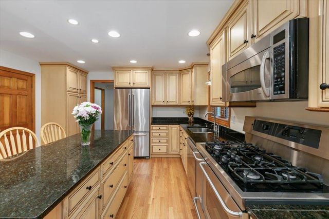 5 Plaza Avenue, Hudson, NH 03051