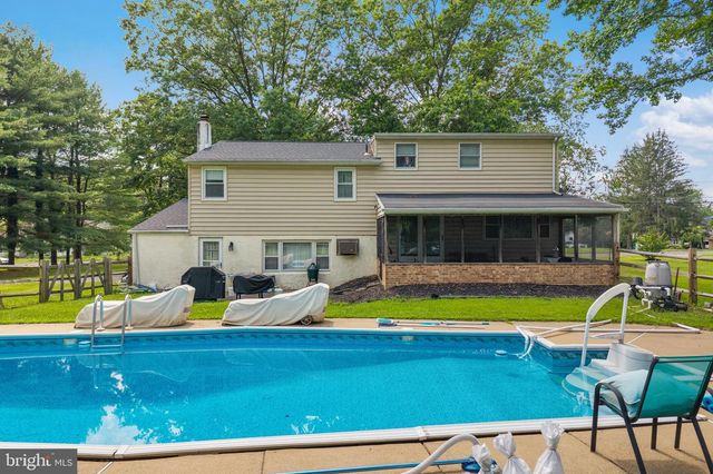 33 SQUIRREL RD, Doylestown, PA 18901