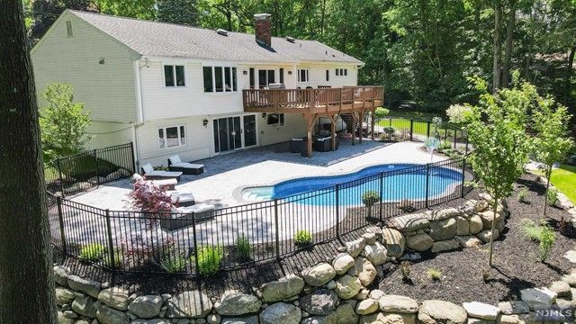 18 Stuyvesant Road, Montvale, NJ 07645
