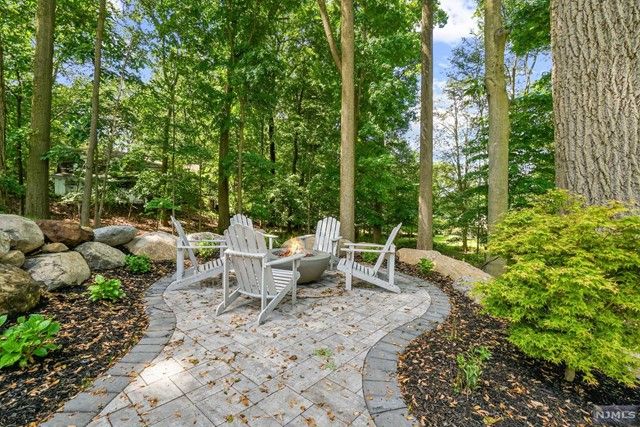 18 Stuyvesant Road, Montvale, NJ 07645