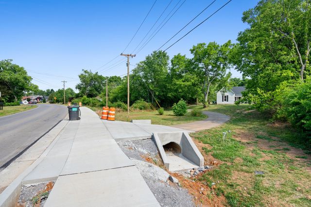 608 Rock Springs Rd, Smyrna, TN 37167