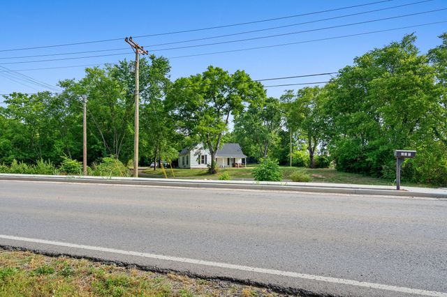 608 Rock Springs Rd, Smyrna, TN 37167