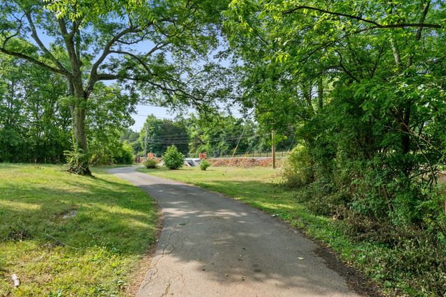 608 Rock Springs Rd, Smyrna, TN 37167