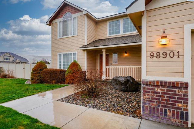 98901 E Brooklyn Dr, Kennewick, WA 99338